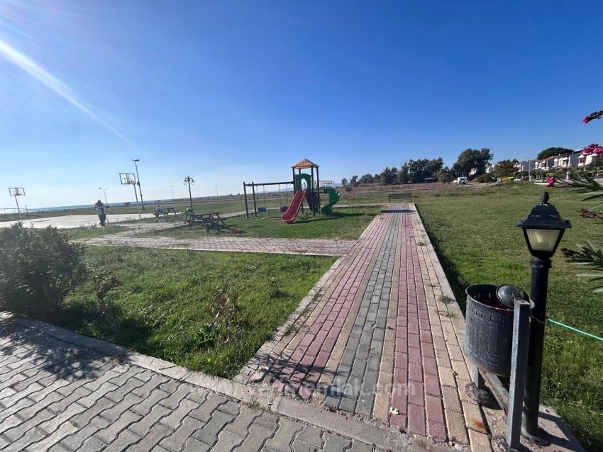 Gümüldürde Denize Sıfır Site İçerisinde Havuzlu 3+1 Villa