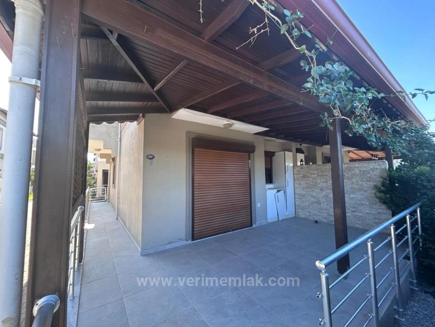 Gümüldürde Denize Sıfır Site İçerisinde Havuzlu 3+1 Villa