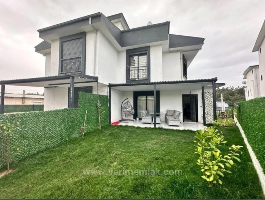 Seferihisar Payamlı'da Geniş Bahçeli Denize Yakın Satılık 2+1 Villa