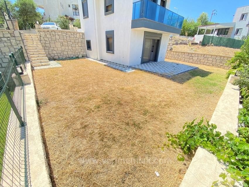 Seferihisar Akarca’da Denize Komşu, Modern Mimariyle Tasarlanmış Tam Müstakil 3+2 Villa