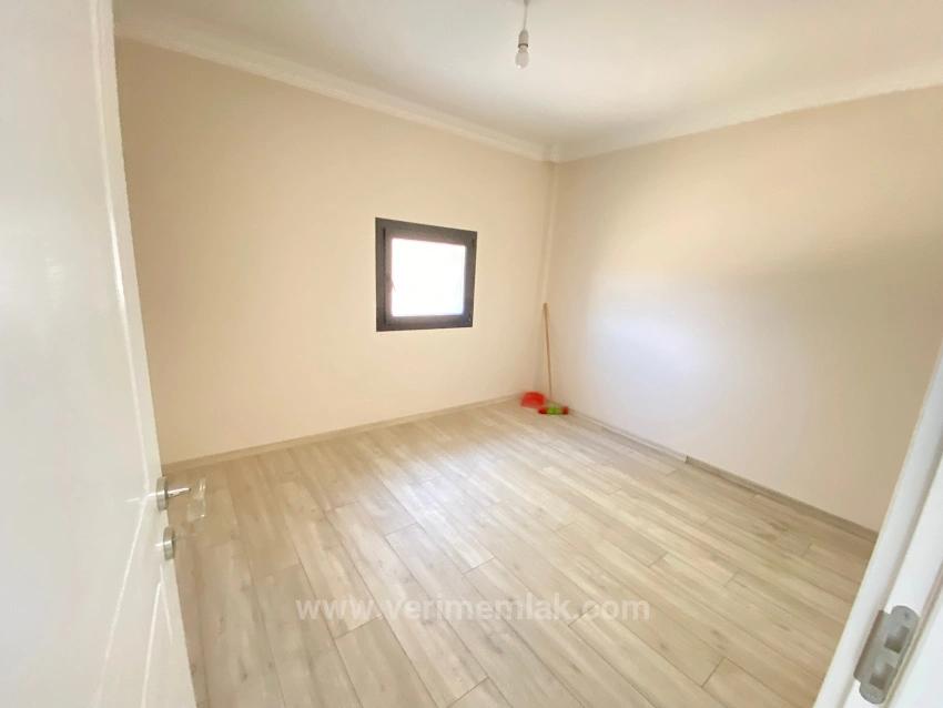 Seferihisar Akarca’da Denize Komşu, Modern Mimariyle Tasarlanmış Tam Müstakil 3+2 Villa