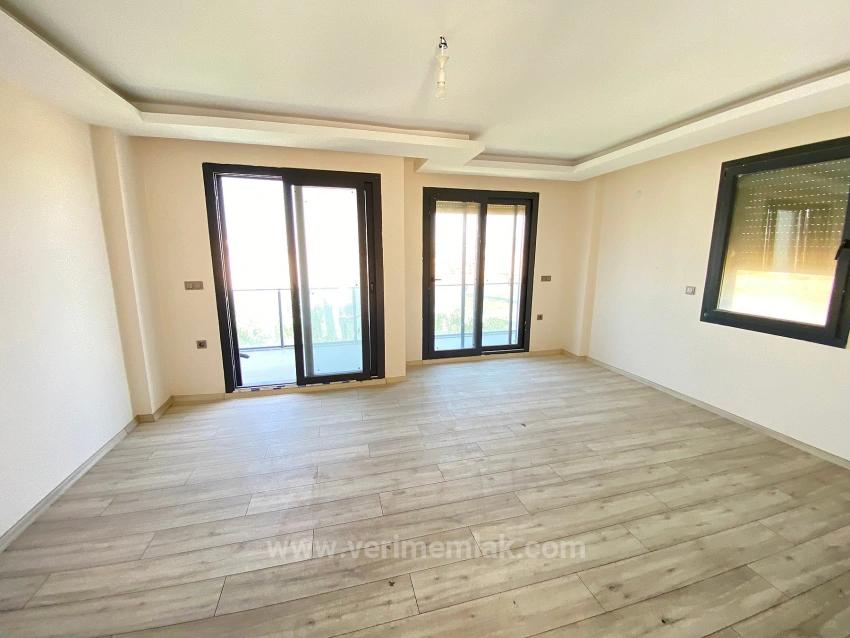 Seferihisar Akarca’da Denize Komşu, Modern Mimariyle Tasarlanmış Tam Müstakil 3+2 Villa