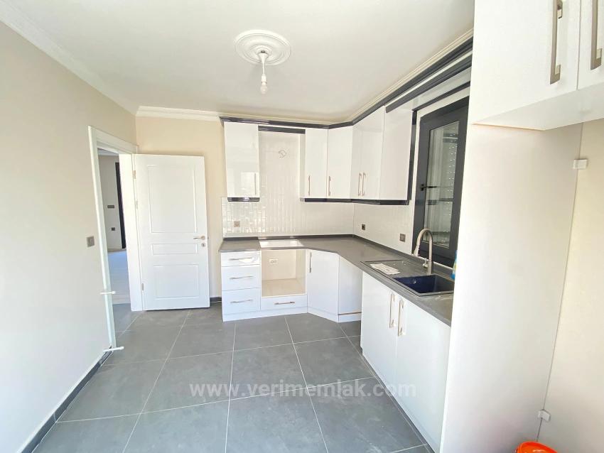 Seferihisar Akarca’da Denize Komşu, Modern Mimariyle Tasarlanmış Tam Müstakil 3+2 Villa