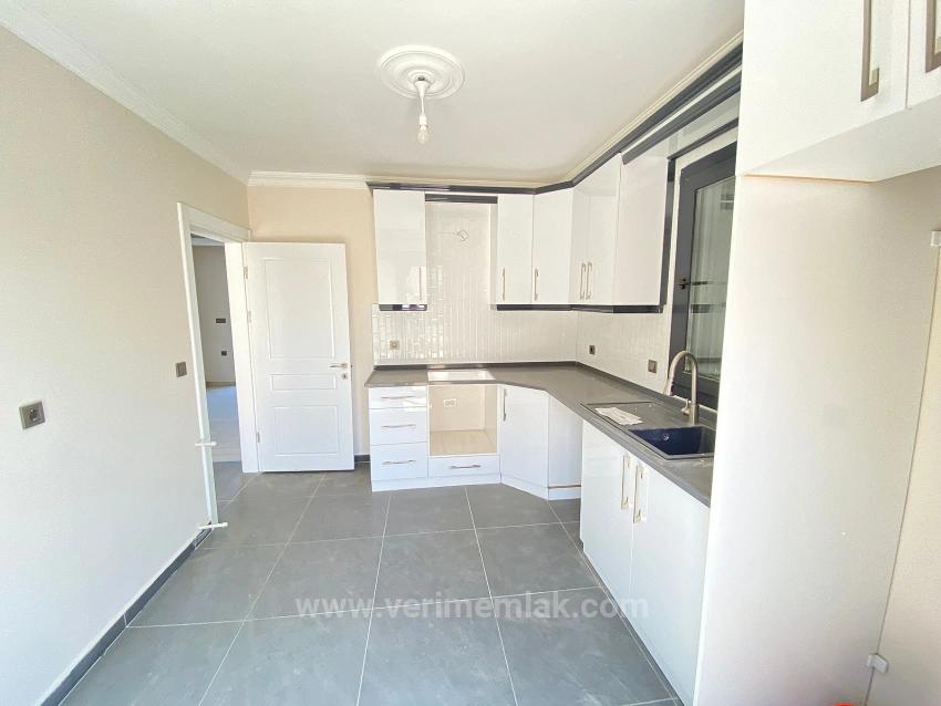 Seferihisar Akarca’da Denize Komşu, Modern Mimariyle Tasarlanmış Tam Müstakil 3+2 Villa