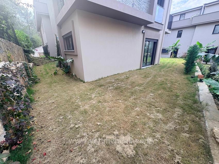 Özdere'de Deniz Tarafında Havuzlu 3+1 Lüks Yapım Özel Villa