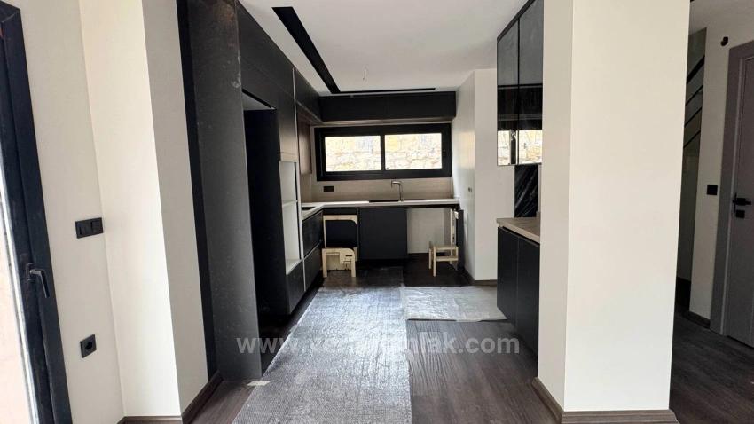 Özdere'de Deniz Tarafında Havuzlu 3+1 Lüks Yapım Özel Villa