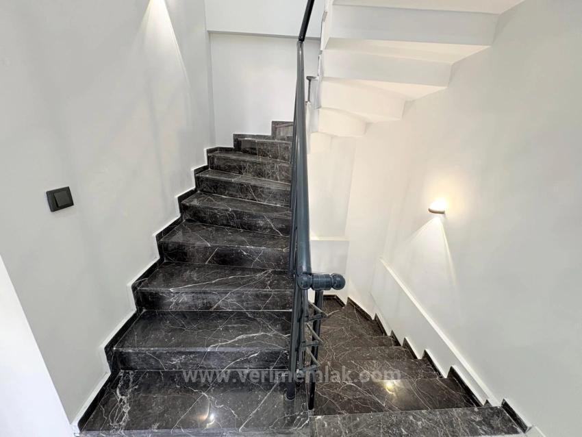 Özdere Ortamahalle'de Satılık Geniş Bahçeli Lüks 3+1 Villa