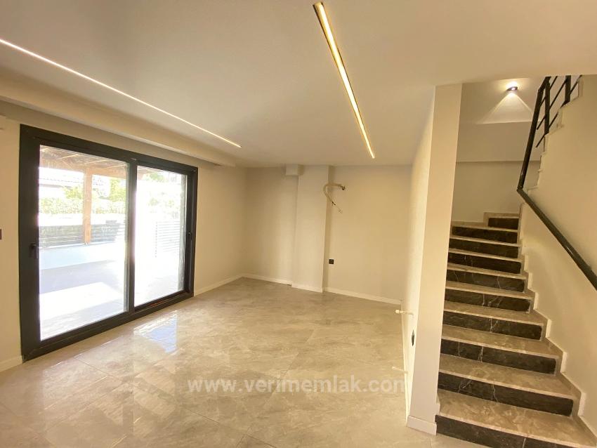 Özdere Ortamahalle'de Satılık Geniş Bahçeli Lüks 3+1 Villa