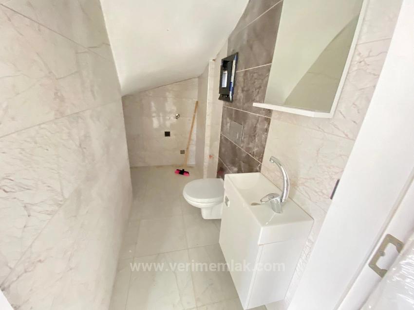 Seferihisar 'Doğanbeyde Satılık 3+1 Köşe Villa 'Önü Yeşil Alan