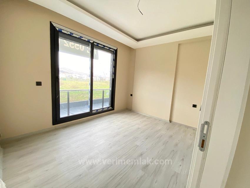 Seferihisar Cumhuriyet’te Denize Yakın, Modern Tasarımlı Köşe 3+1 Villa!