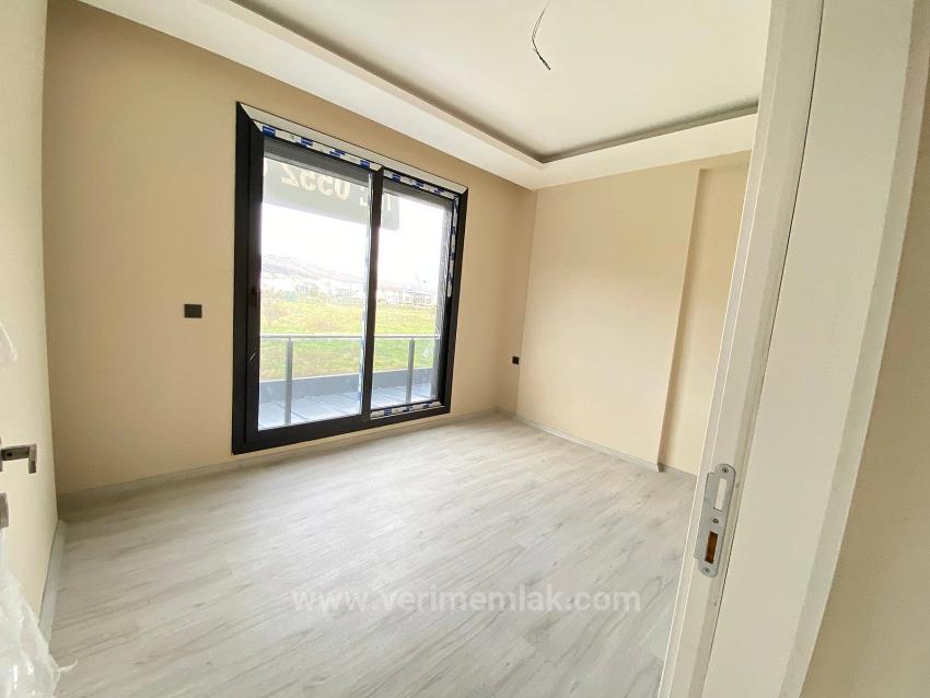 Seferihisar Cumhuriyet’te Denize Yakın, Modern Tasarımlı Köşe 3+1 Villa!