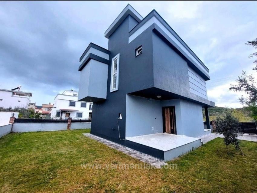 Seferihisar Doğanbeyde 300M Arsaiçerisinde Tek Müstakil Satılık 3+1 Villa