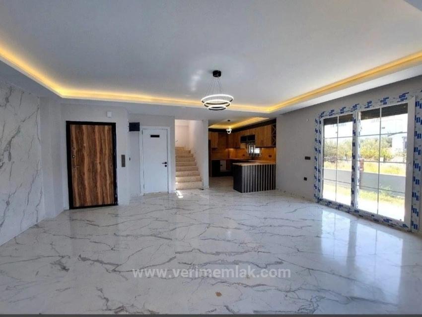 Seferihisar Doğanbeyde 300M Arsaiçerisinde Tek Müstakil Satılık 3+1 Villa