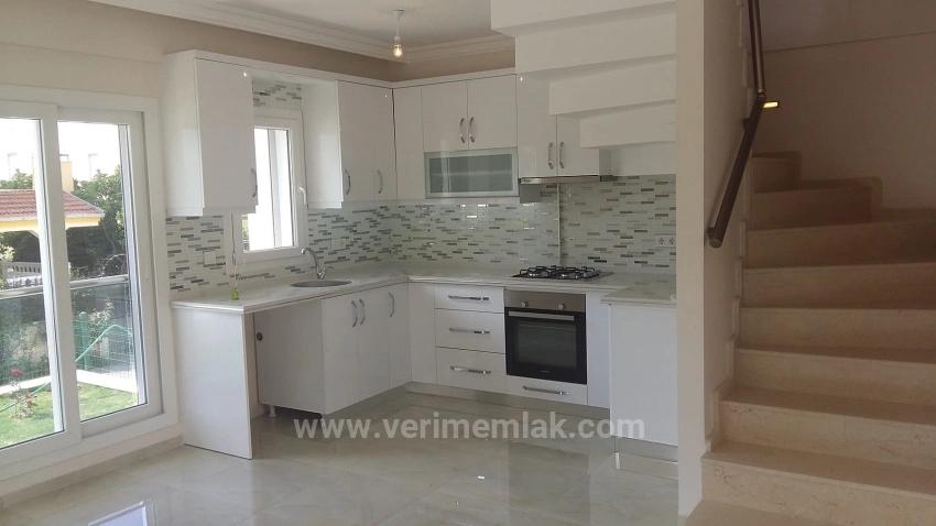 Özdere'de Denize Yakın Doğa Ve Deniz Manzaralı Satılık 6+1 Villa