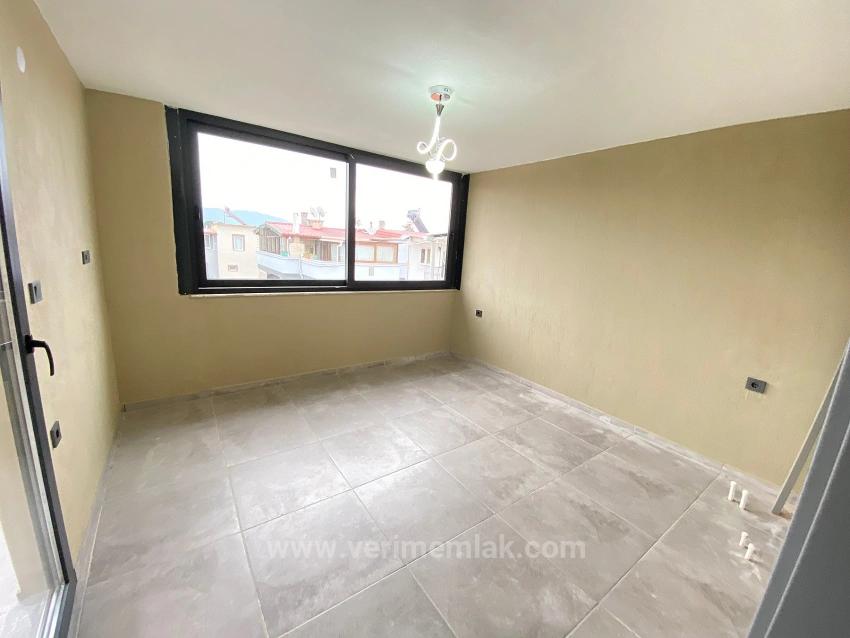 Seferihisar Cumhuriyet'te Denize Yürüme Mesafesinde Lüks 3+1 Köşe Villa