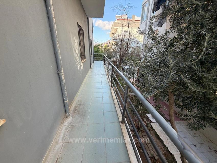 Seferihisar Bengiler’de Denize 150M Mesafede, Market Üstü Satılık 2+1 Daire