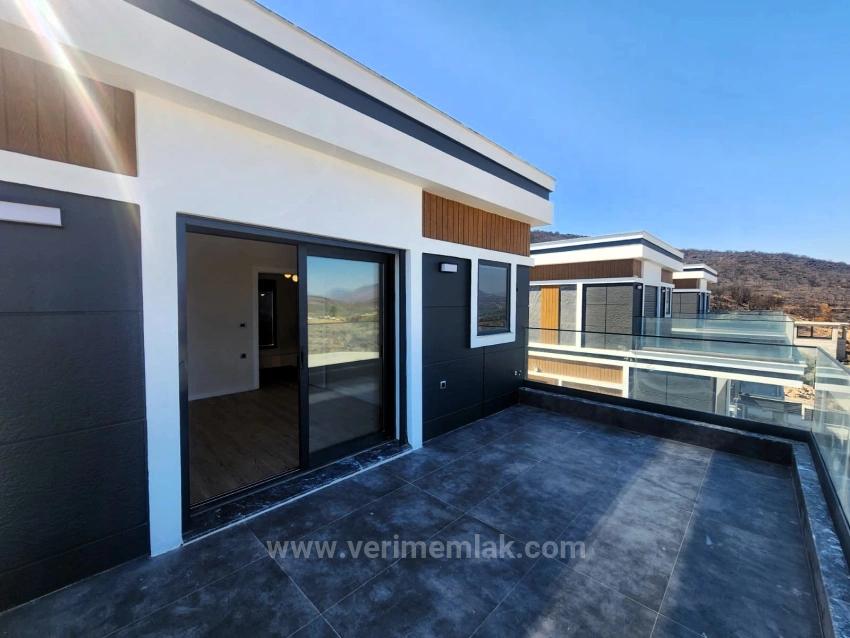 Seferihisar Doğanbey Atatürk Mah. Satılık 3+1 Villa - 300 m²