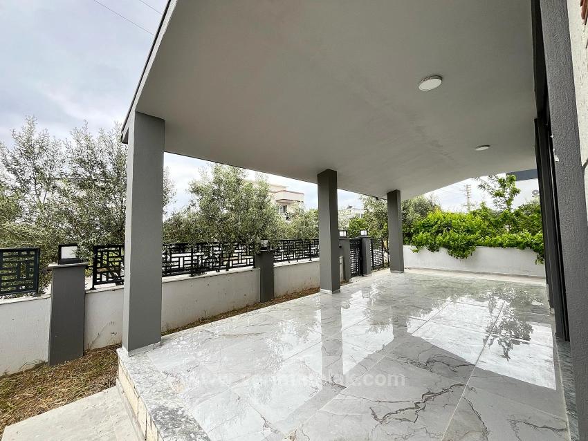 Seferihisar Cumhuriyet'te Denize 850M Mesafede Sıfır 3+1 Müstakil Villa