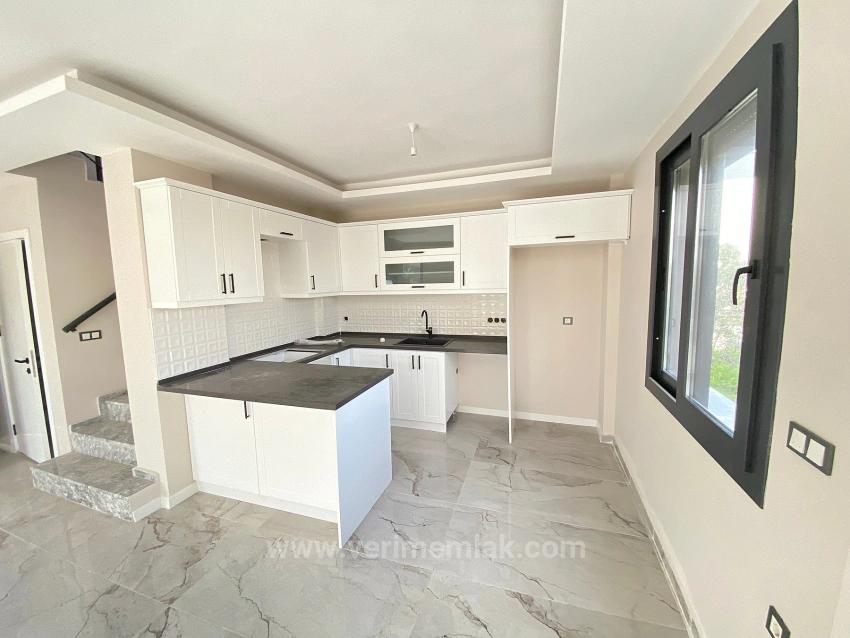 Seferihisar Cumhuriyet'te Denize 850M Mesafede Sıfır 3+1 Müstakil Villa