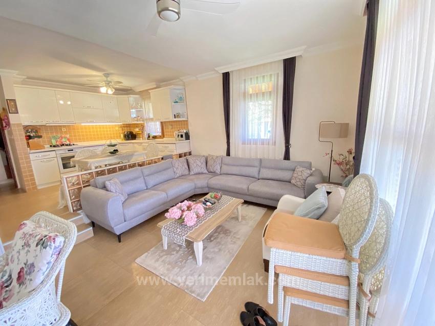 Seferihisar Erdem Tur Sitesi’nde Havuzlu Ve Güvenlikli Müstakil Konfor Satılık 3+1 Villa