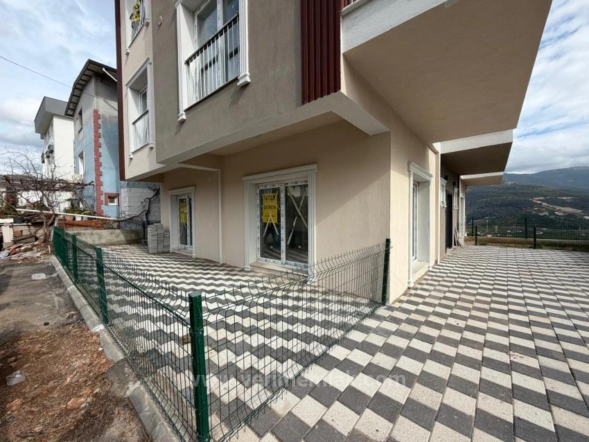 Menderes Fevzi Çakmak Mahallesi’nde, Mavinin Ve Yeşilin Buluştuğu Noktada Satılık Daire!