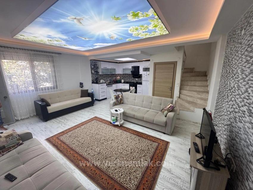 Seferihisar Cumhuriyet'te Denize 500M Mesafede Lüks & Geniş Bahçeli 2+1 Villa