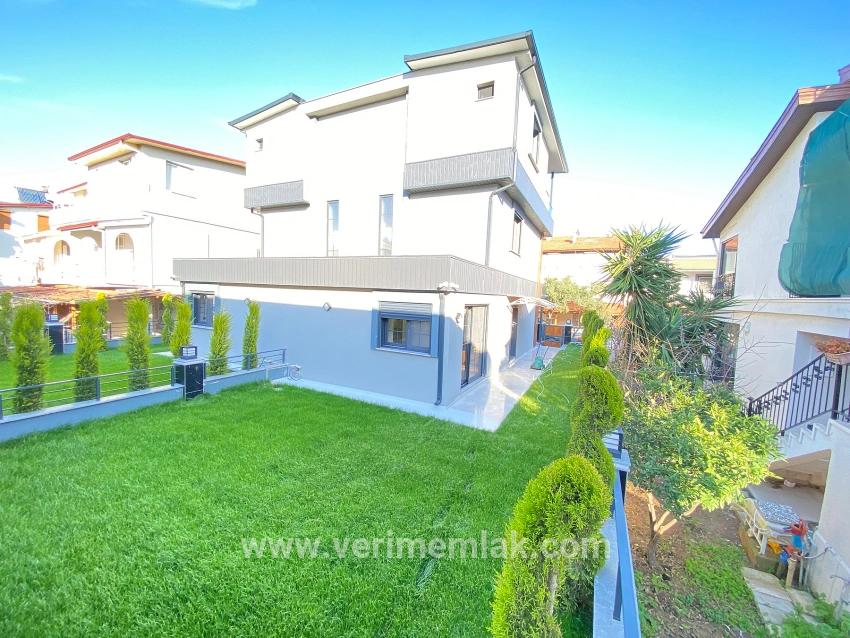 Seferihisar Ürkmez Mersin Alanı Mah. Satılık 3+1 Villa - 177 m²