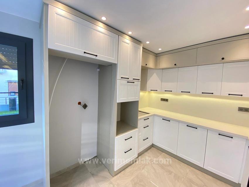 Seferihisar Mersin Alanı'nda Denize Sıfır, Akıllı Sistemli Lüks Satılık 3+1 Villa!