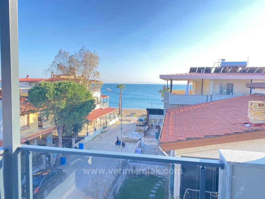 Seferihisar Mersin Alanı'nda Denize Sıfır, Akıllı Sistemli Lüks Satılık 3+1 Villa!