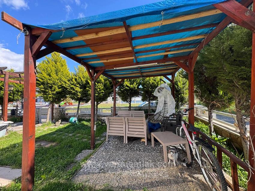 Seferihisar’cumhuriyet Mahallesi’havuzlu Site İçinde, Denize Yakın Lüks 3+1 Villa!