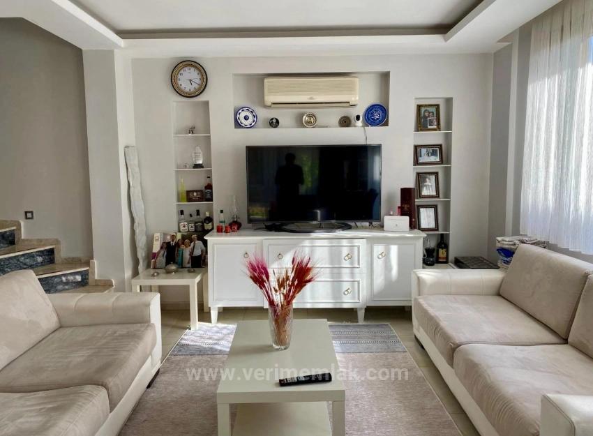 Seferihisar’cumhuriyet Mahallesi’havuzlu Site İçinde, Denize Yakın Lüks 3+1 Villa!