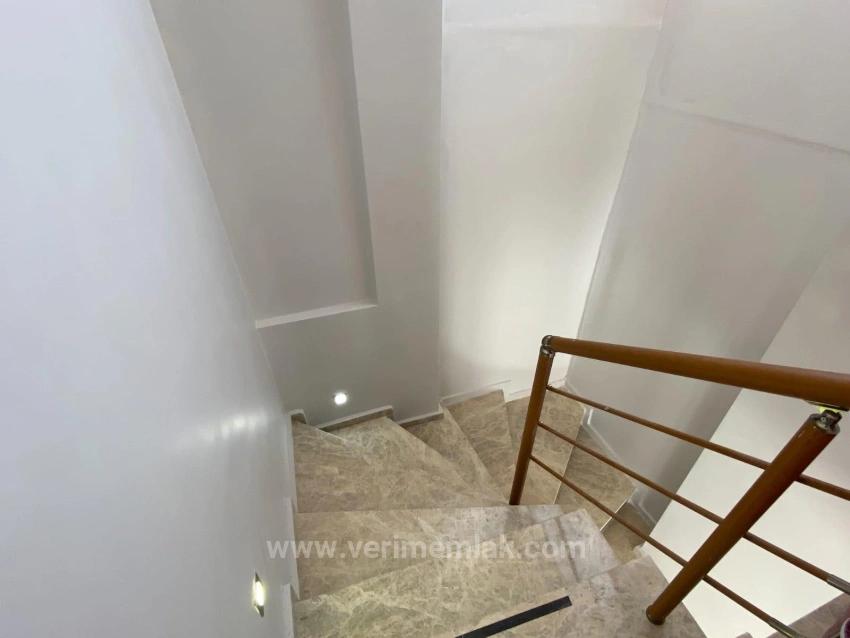 Seferihisar’cumhuriyet Mahallesi’havuzlu Site İçinde, Denize Yakın Lüks 3+1 Villa!