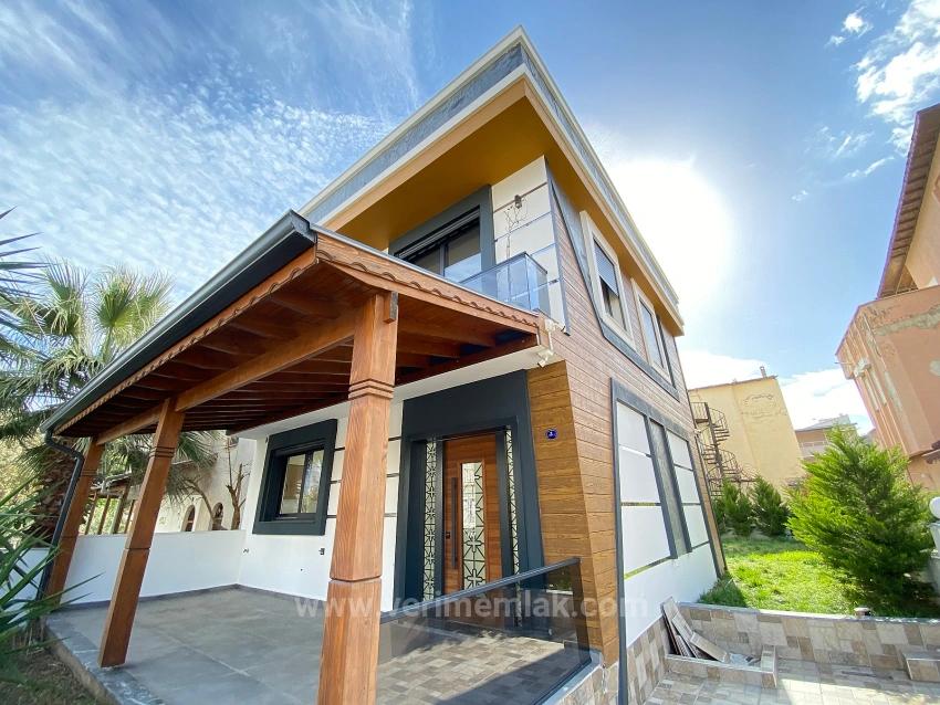 Doğanbey De Deniz Tarfında Tek Müstakil Satılık 3+1 Villa