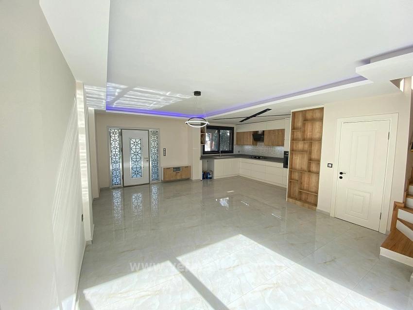 Doğanbey De Deniz Tarfında Tek Müstakil Satılık 3+1 Villa