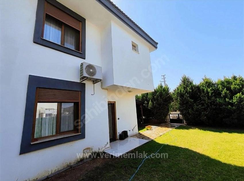 Seferihisar Cumhuriyet’te Denize 850M, Havuzlu, Masrafsız Lüks 3+1 Villa