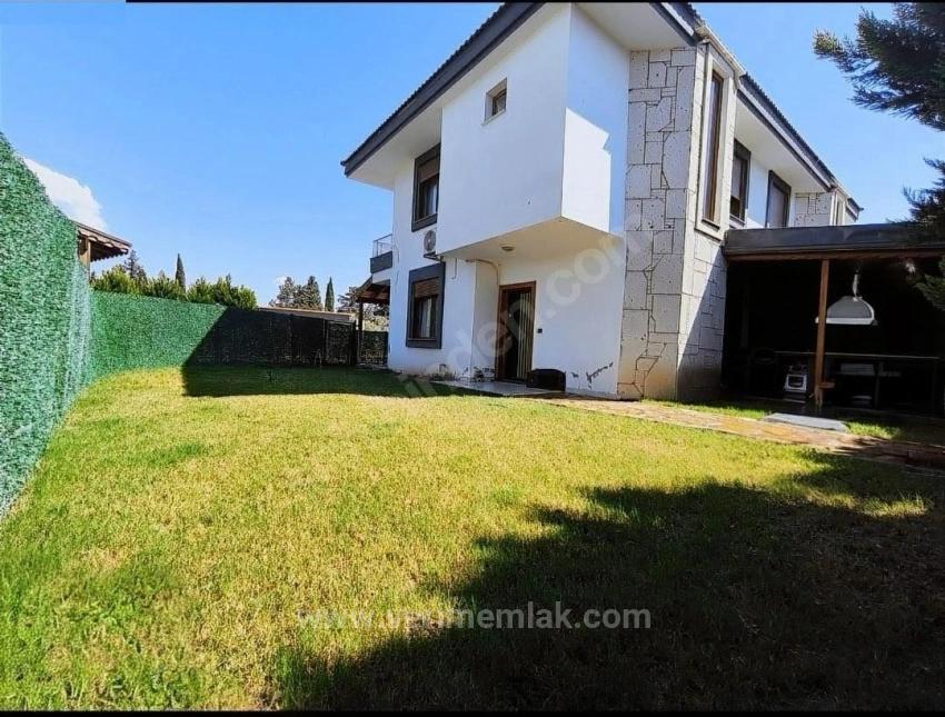 Seferihisar Cumhuriyet’te Denize 850M, Havuzlu, Masrafsız Lüks 3+1 Villa
