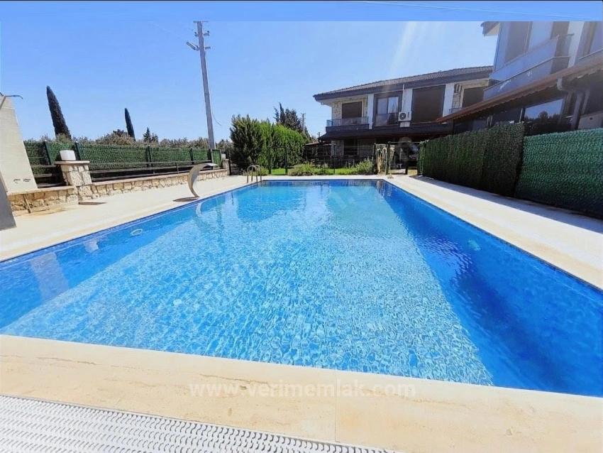 Seferihisar Cumhuriyet’te Denize 850M, Havuzlu, Masrafsız Lüks 3+1 Villa