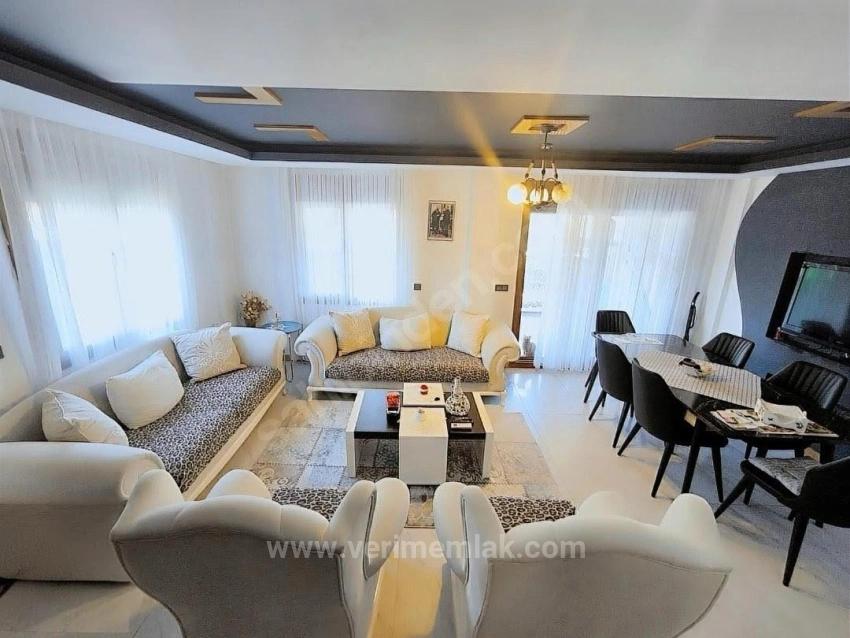 Seferihisar Cumhuriyet’te Denize 850M, Havuzlu, Masrafsız Lüks 3+1 Villa