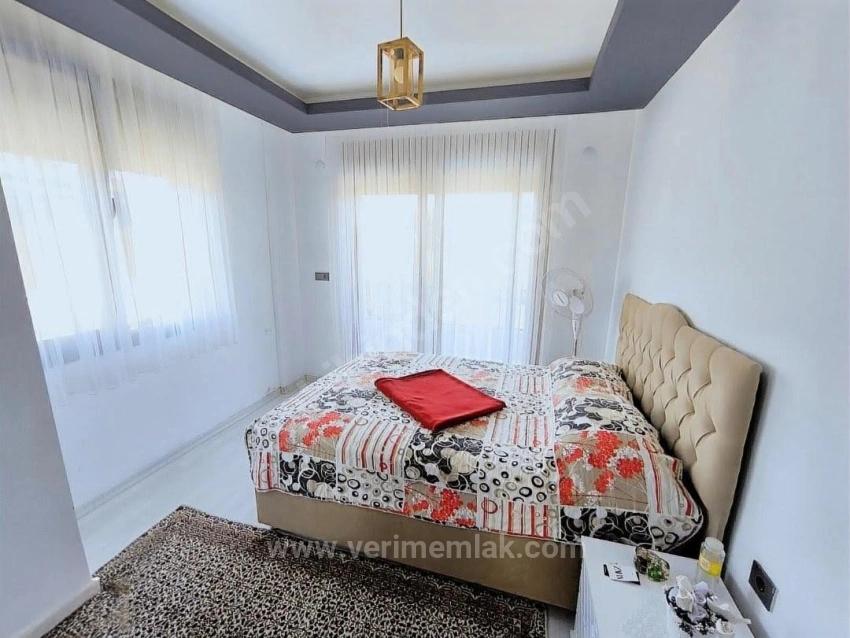 Seferihisar Cumhuriyet’te Denize 850M, Havuzlu, Masrafsız Lüks 3+1 Villa