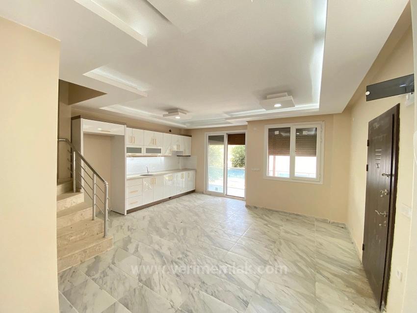 Doğanbey De Tek Müstakil Geniş Bahçeli Satılık 3+1 Villa