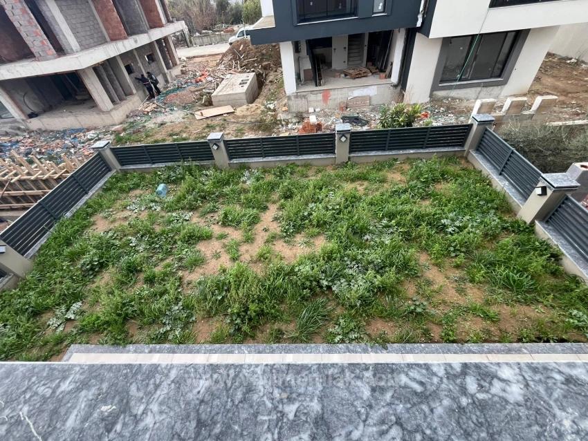 Gümüldür’de Denize Yürüme Mesafesinde, Modern Tasarımlı Satılık Tam Müstakil Villa