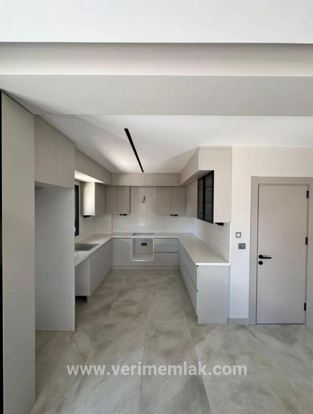Menderes Gümüldür Gümüldür İnönü Mah. Satılık 3+1 Villa - 180 m²