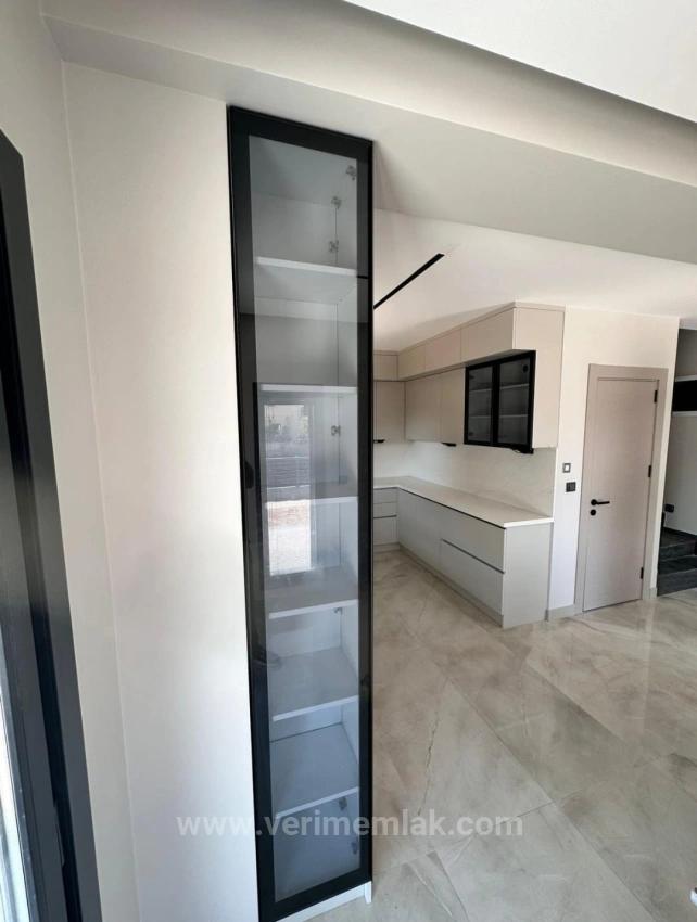 Gümüldür’de Denize Yürüme Mesafesinde, Modern Tasarımlı Satılık Tam Müstakil Villa