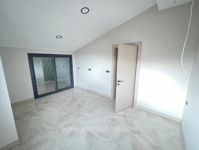 Gümüldür’de Denize Yürüme Mesafesinde, Modern Tasarımlı Satılık Tam Müstakil Villa