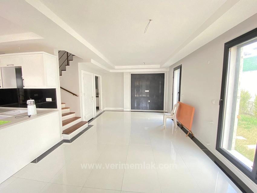 Seferihisar 'Da Tam Müstakil, Havuzlu & Full Deniz Manzaralı 4+2 Ultra Lüks Villa!