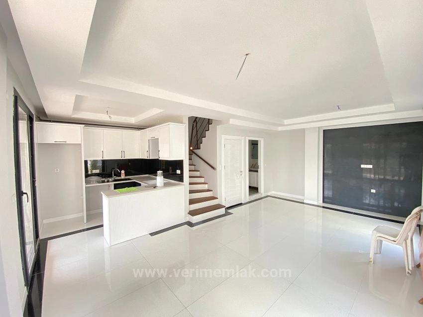 Seferihisar 'Da Tam Müstakil, Havuzlu & Full Deniz Manzaralı 4+2 Ultra Lüks Villa!