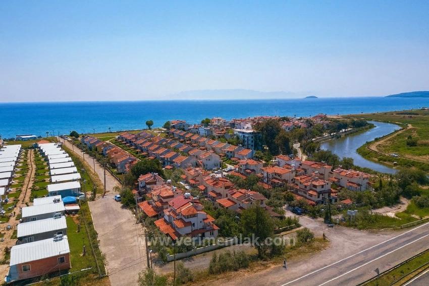 Seferihisar Doğanbey Cumhuriyet Mah. Satılık 4+1 Villa - 175 m²