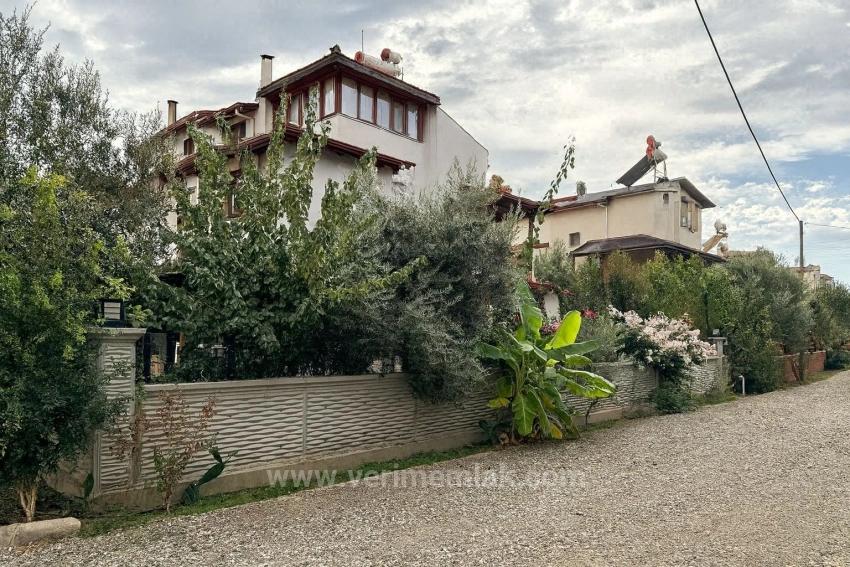 Seferihisar’cumhuriyet Mahallesi, Meltem Tur Sitesi Deniz Tarafında Satılık 4+1 Villa