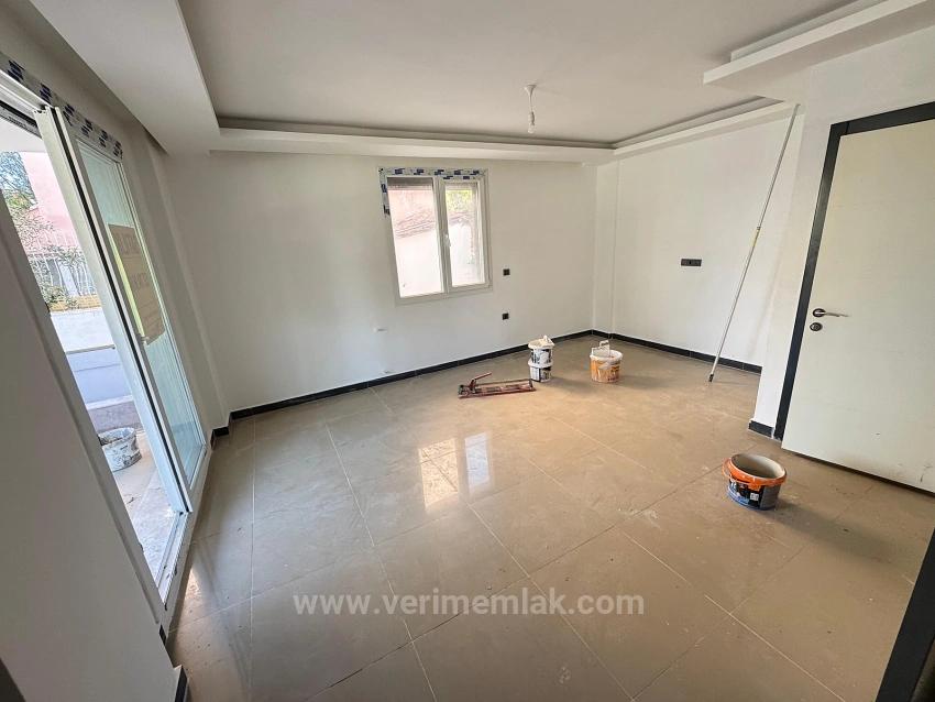 Seferihisar’cumhuriyet Mah.'denize 500M Mesafede, Bahçeli Lüks Köşesatılık 2+1 Villa!