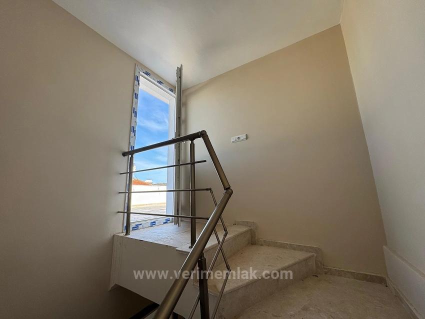 Seferihisar’cumhuriyet Mah.'denize 500M Mesafede, Bahçeli Lüks Köşesatılık 2+1 Villa!